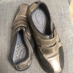 Pr!vo shoes in great condition- used for gardening